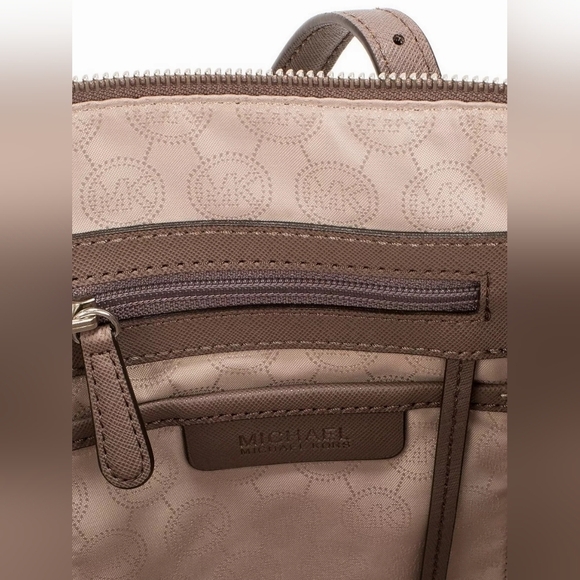 Michael Kors | Jet-Set Taupe Shoulder Bag - Picture 3 of 3